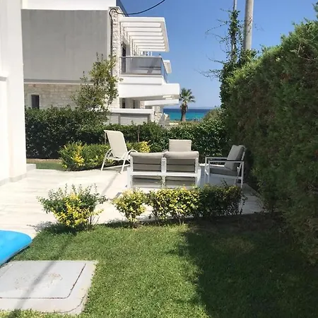 Mona Case de vacanță